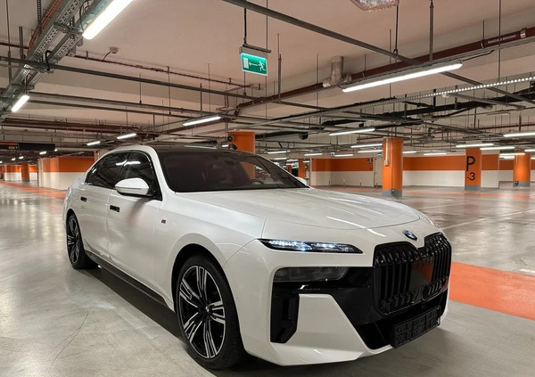 BMW Seria 7 cena 689000 przebieg: 4151, rok produkcji 2023 z Toruń małe 562